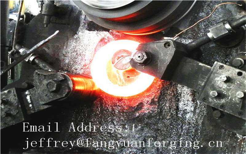 подвергли механической обработке кольцо вала шестерни вковок стали сплава 8822H для грубой термической обработки коробки передач, котор горячая выкованная